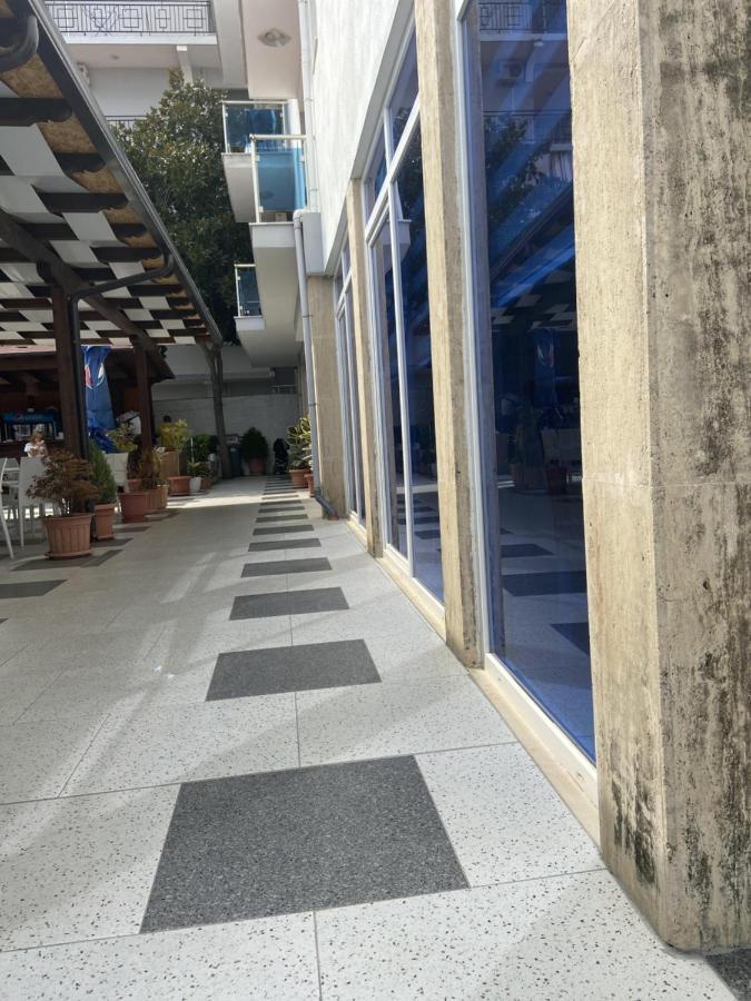 Center Park Hotel Velipoje Ngoại thất bức ảnh