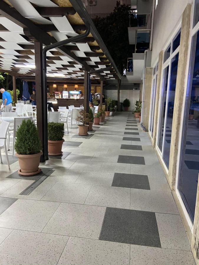 Center Park Hotel Velipoje Ngoại thất bức ảnh