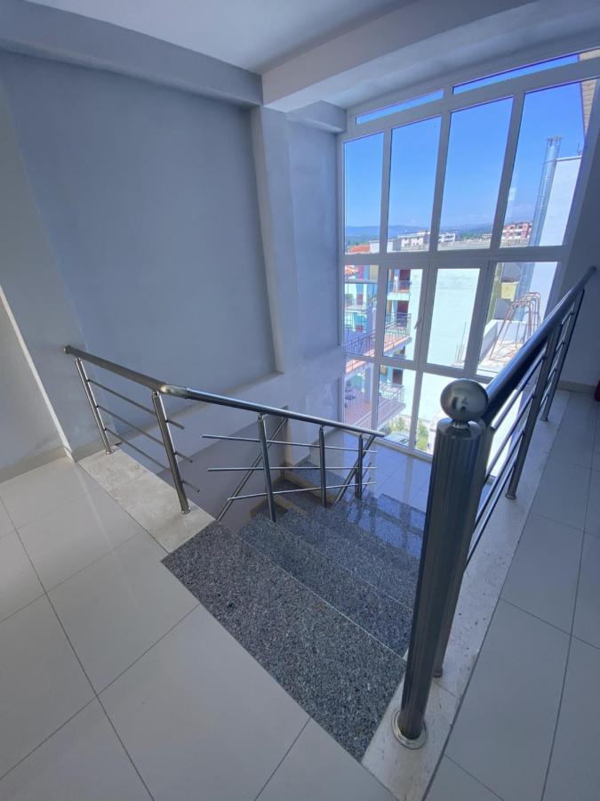 Center Park Hotel Velipoje Ngoại thất bức ảnh