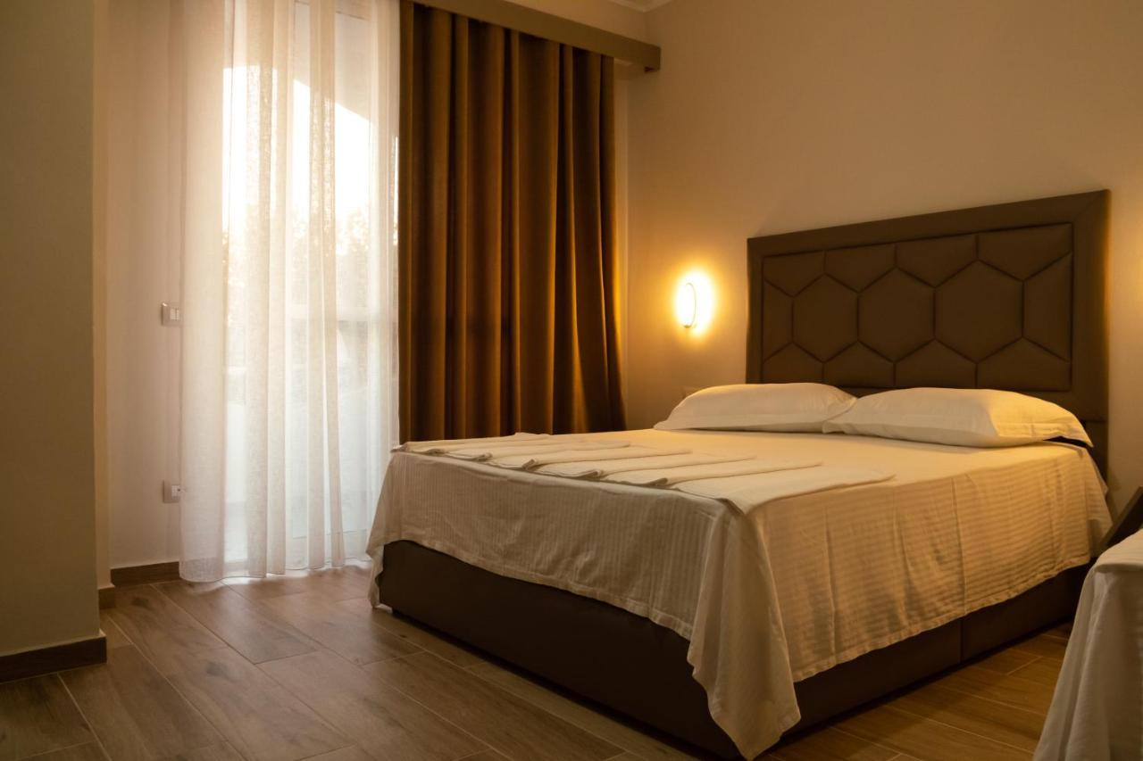Center Park Hotel Velipoje Ngoại thất bức ảnh