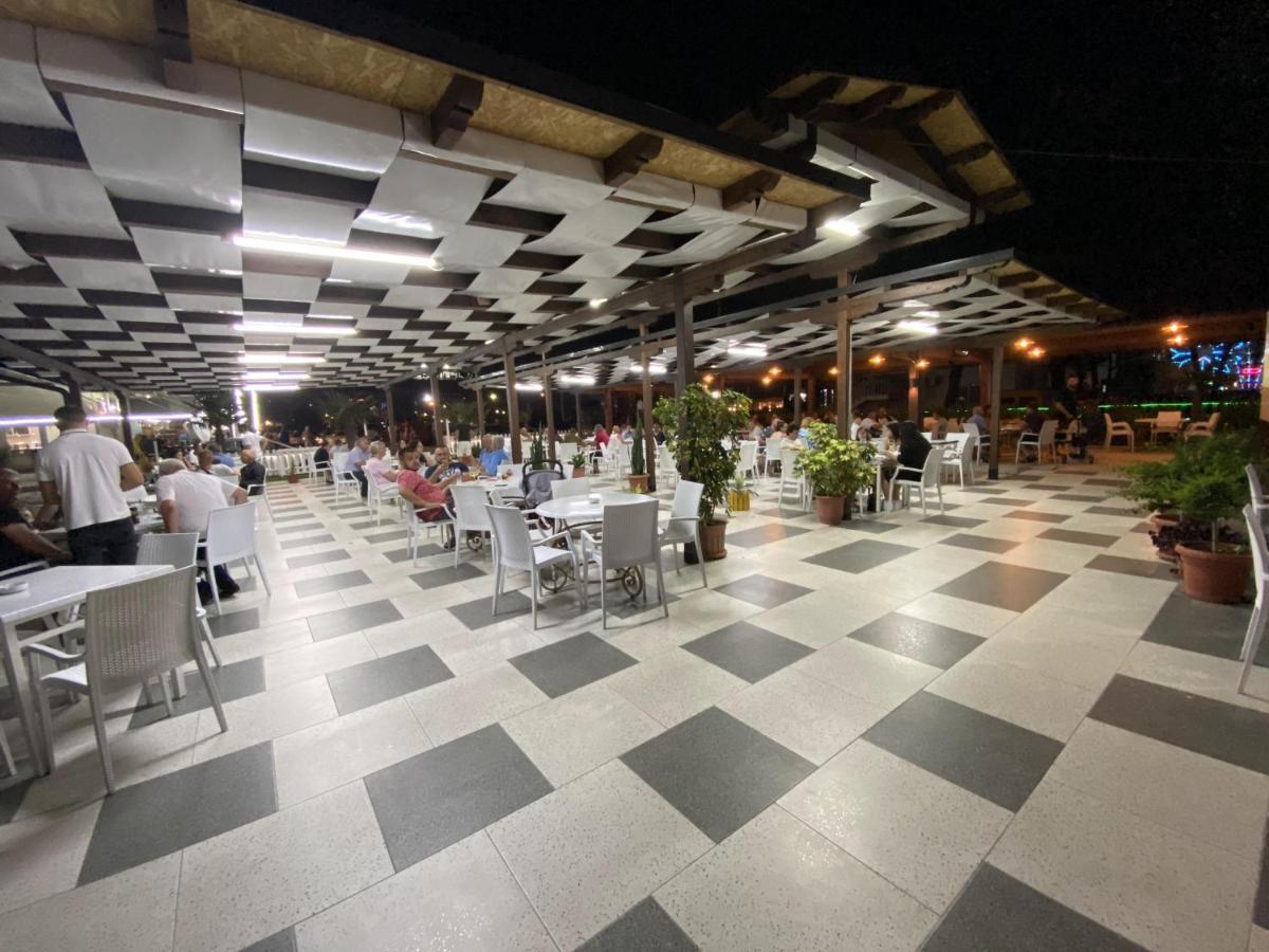 Center Park Hotel Velipoje Ngoại thất bức ảnh