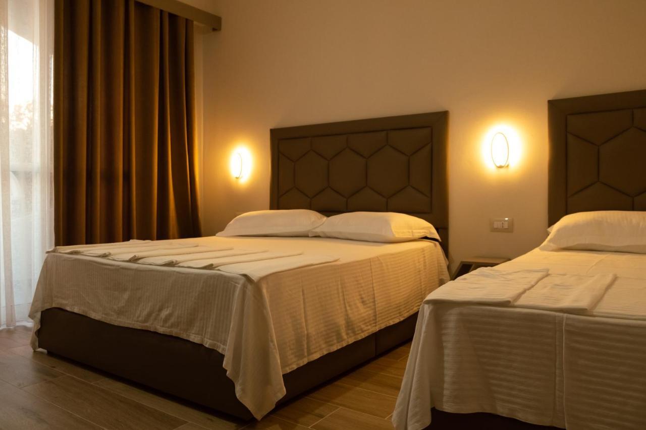 Center Park Hotel Velipoje Ngoại thất bức ảnh